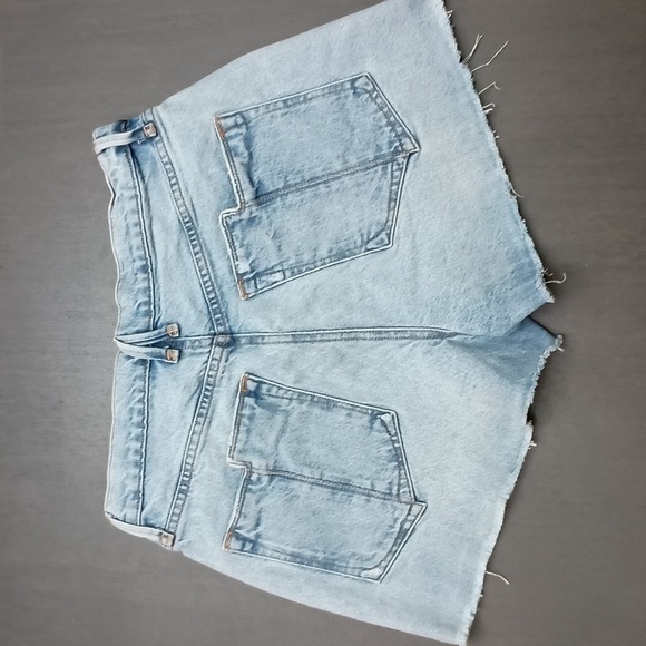 Good American Indigo Good 90's High Waist Denim Distressed Shorts - Picture 5 of 9